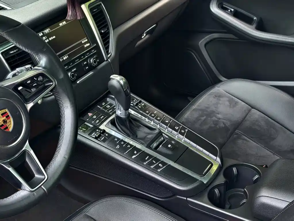 Porsche Macan — миниатюра 8