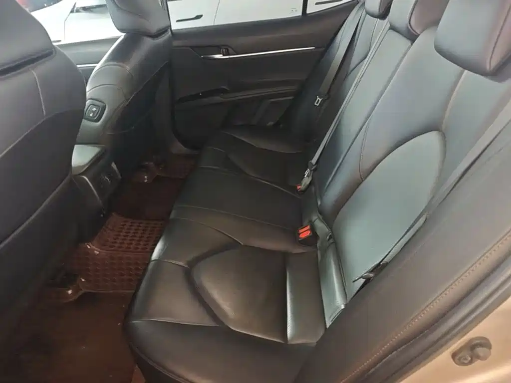 Toyota Camry — миниатюра 17