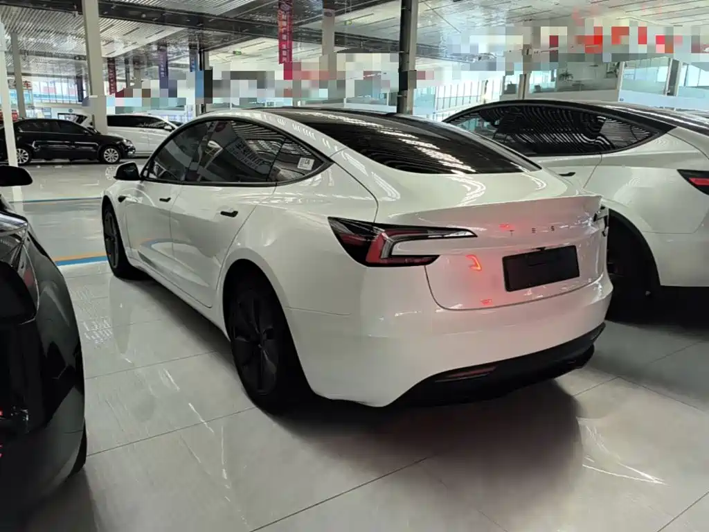 Tesla Model 3 — миниатюра 5