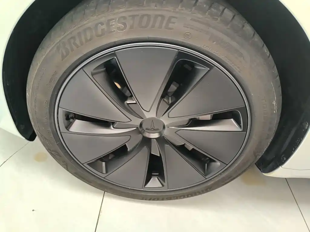 Tesla Model 3 — миниатюра 23