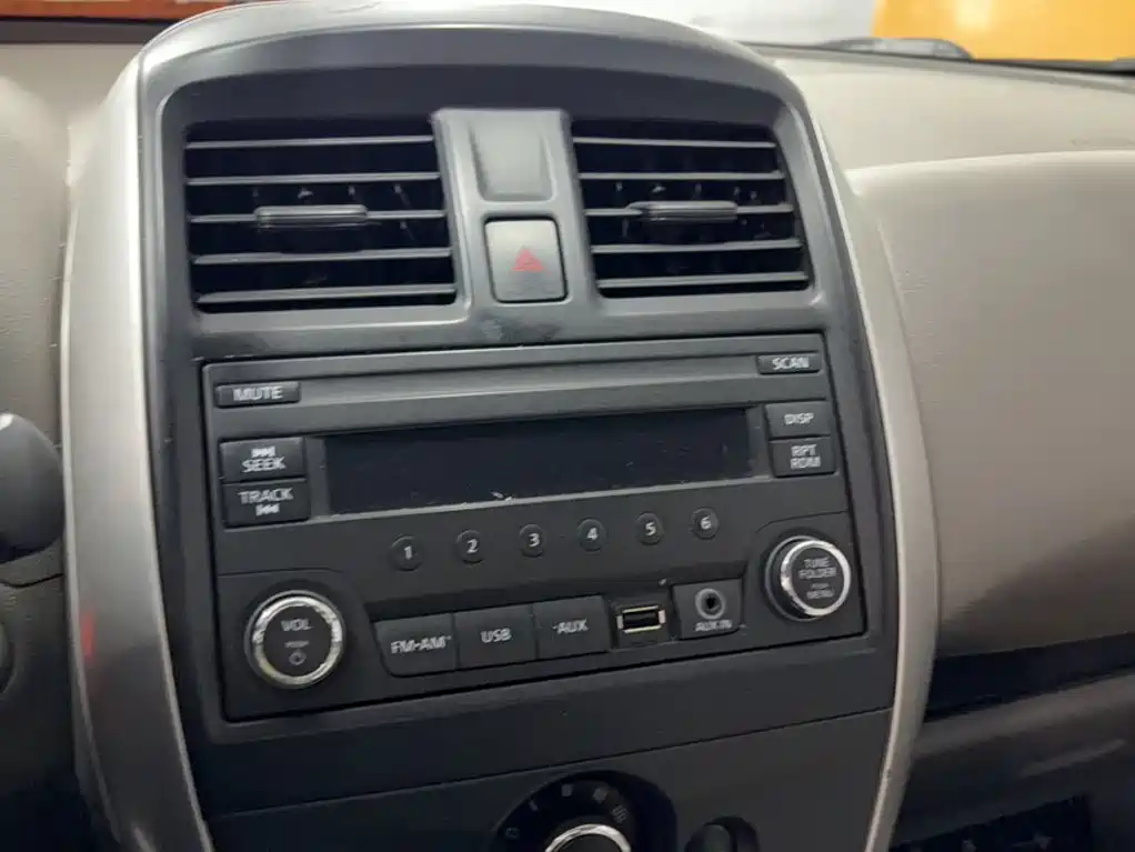 Nissan Sunny — миниатюра 10