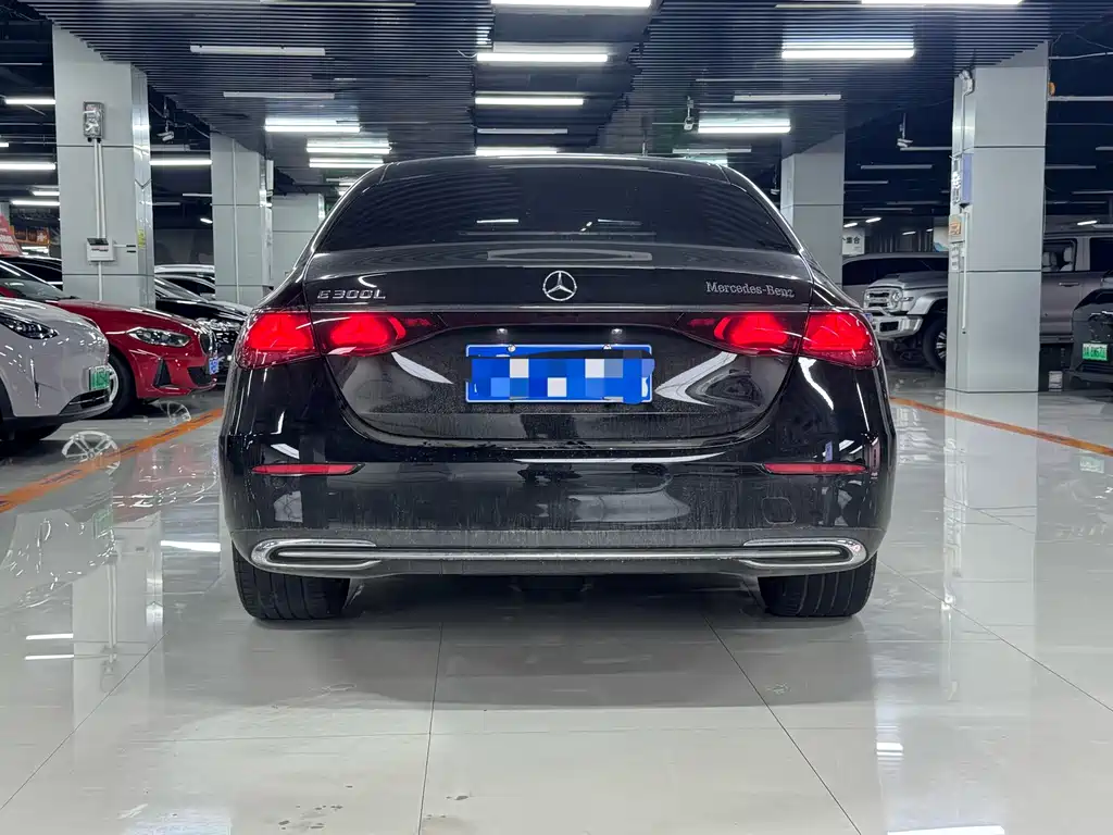 Mercedes-Benz E-Class — миниатюра 9