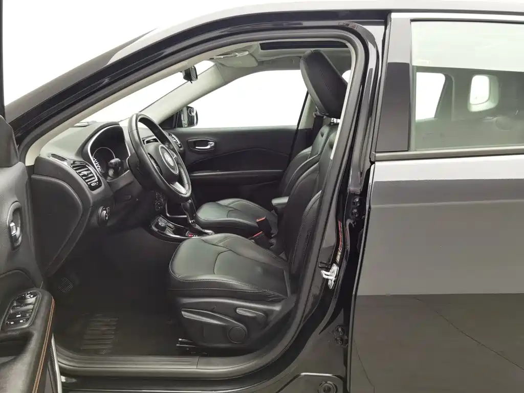 Jeep Compass — миниатюра 10