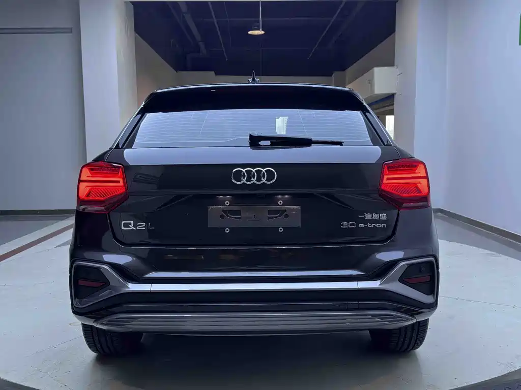 Audi Q2L e-tron — миниатюра 5