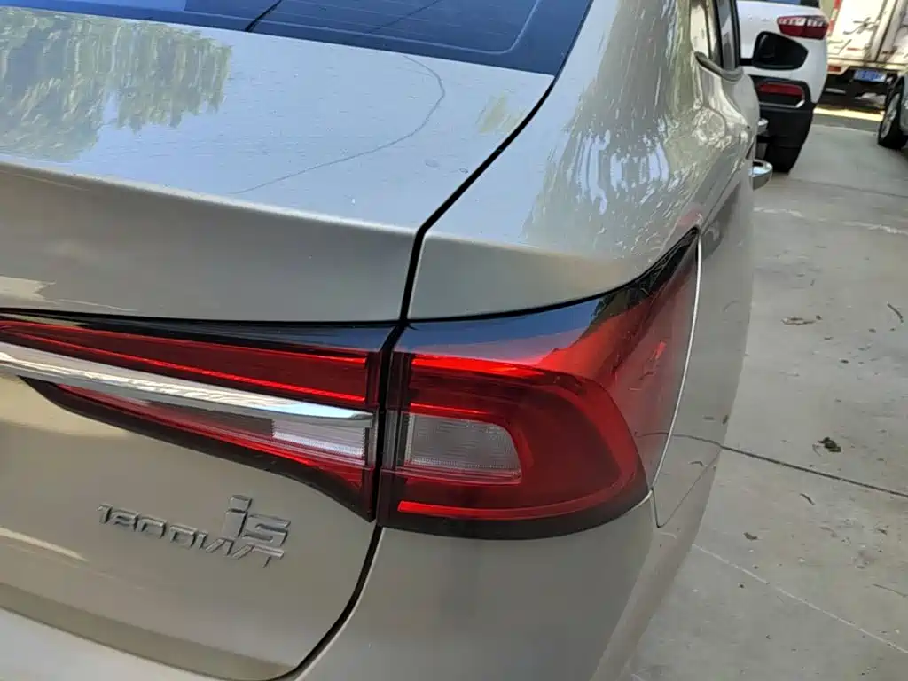 Roewe i5 — миниатюра 8