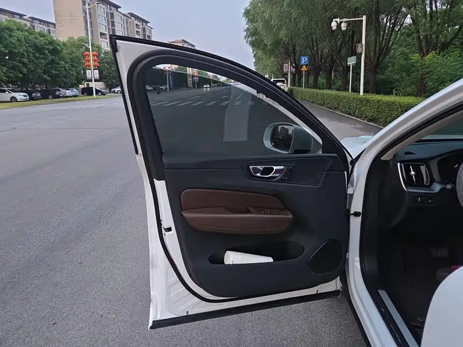 Volvo XC60 — миниатюра 6