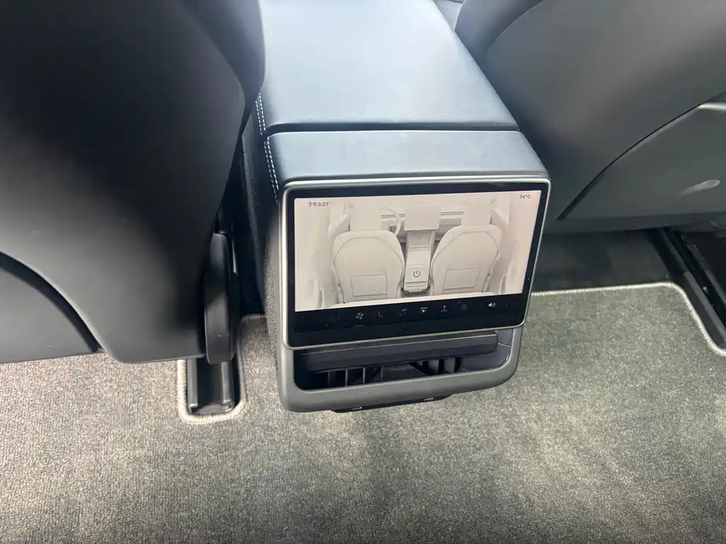 Tesla Model 3 — миниатюра 9