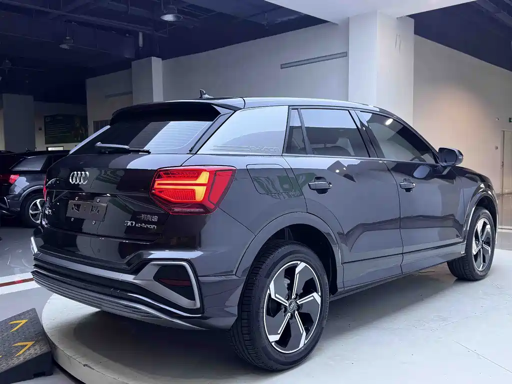 Audi Q2L e-tron — миниатюра 7