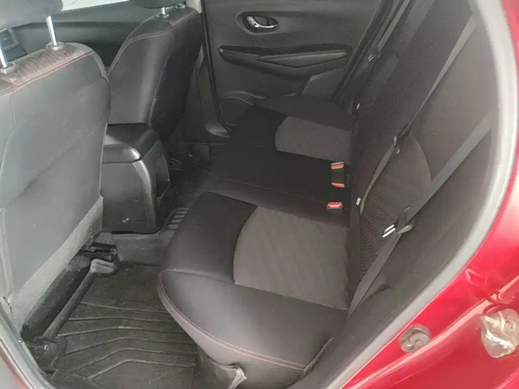 Nissan Bluebird — миниатюра 17