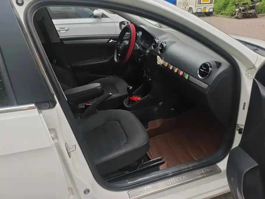 Volkswagen Jetta — миниатюра 8