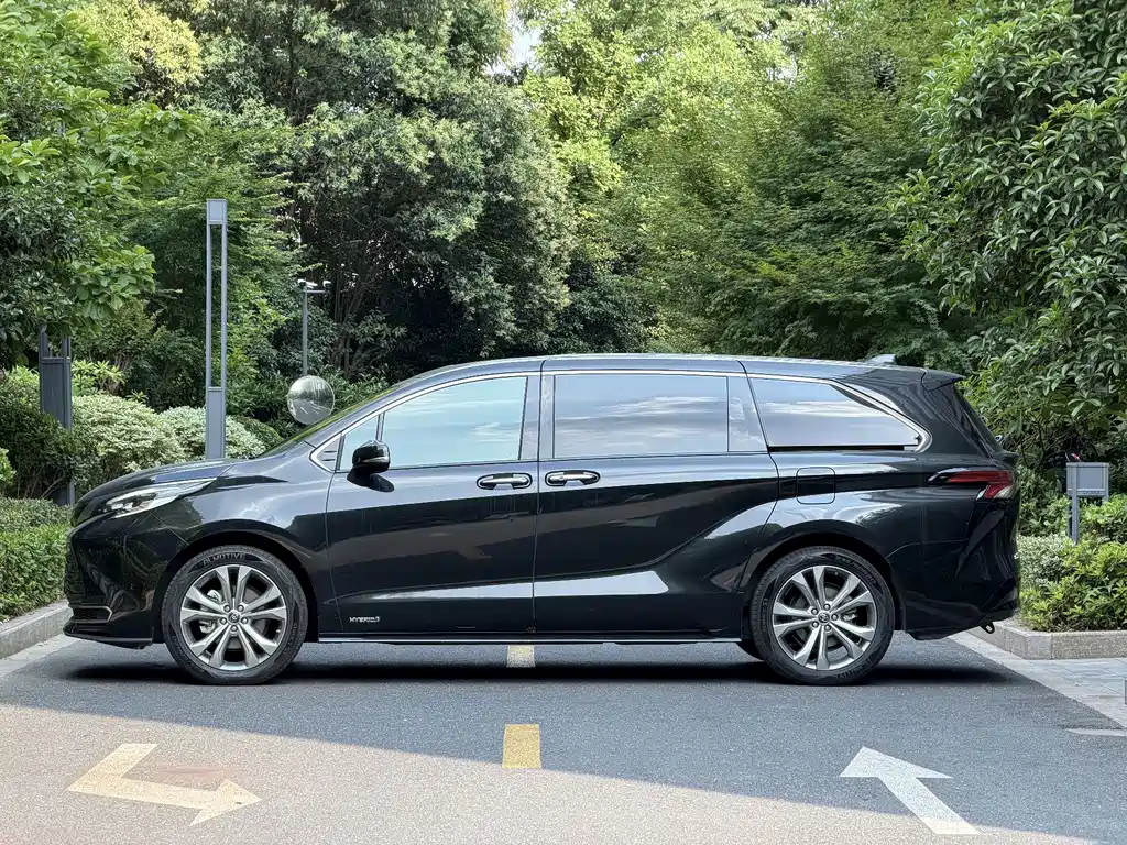 Toyota Sienna — миниатюра 7