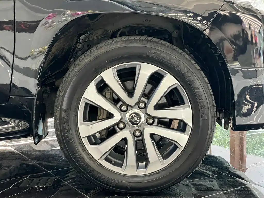 Toyota Land Cruiser 2019 5.7L AT