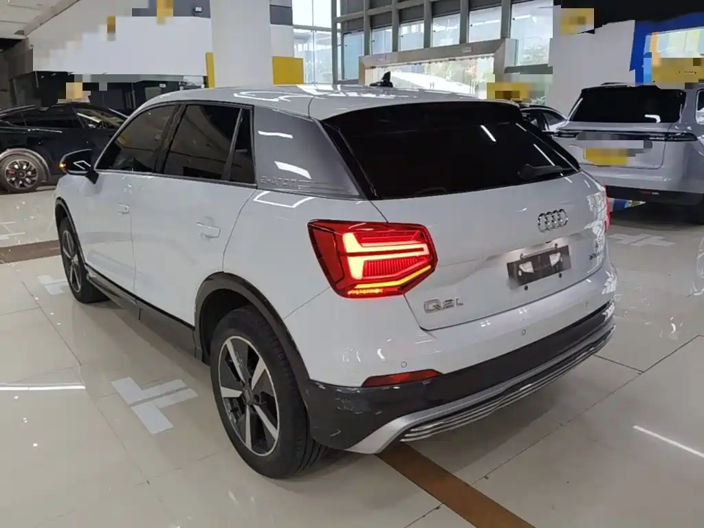 Audi Q2L e-tron — миниатюра 7