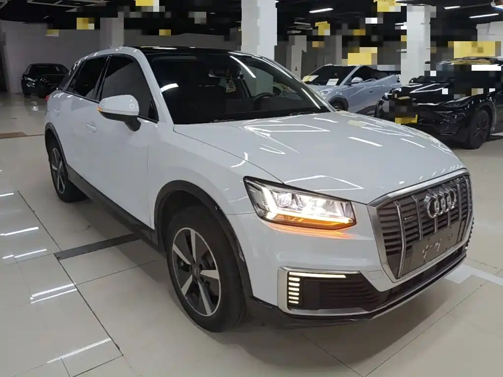 Audi Q2L e-tron — миниатюра 4