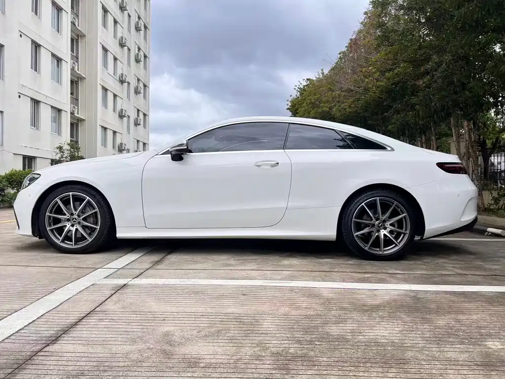 Mercedes-Benz E-Class (Import) — миниатюра 4