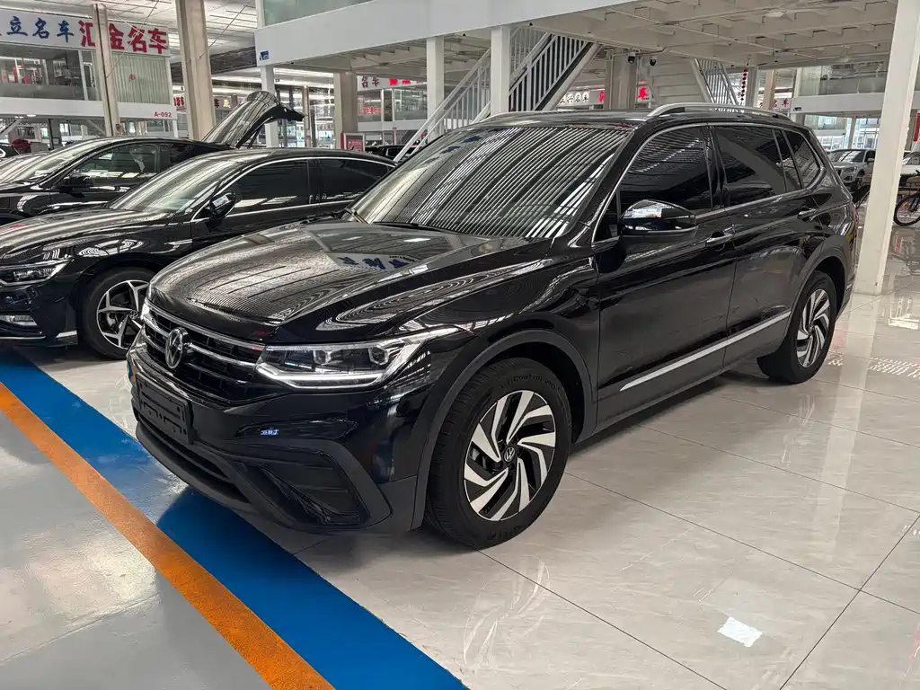 Volkswagen Tiguan L — миниатюра 2
