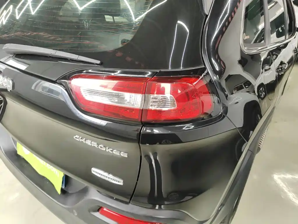 Jeep Cherokee — миниатюра 8