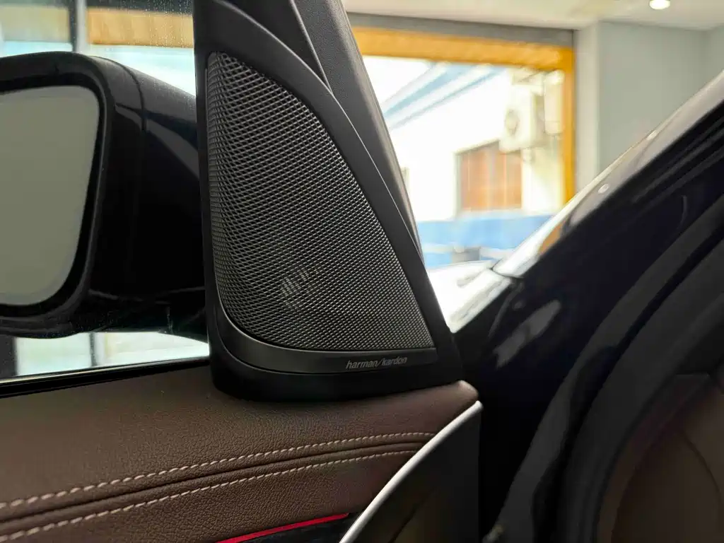 BMW 5 Series — миниатюра 5