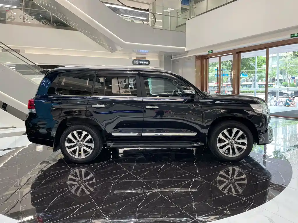 Toyota Land Cruiser 2019 5.7L AT