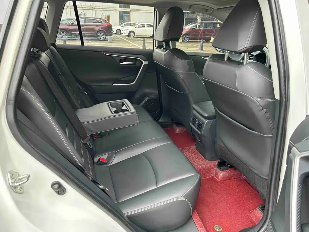 Toyota RAV4 — миниатюра 13