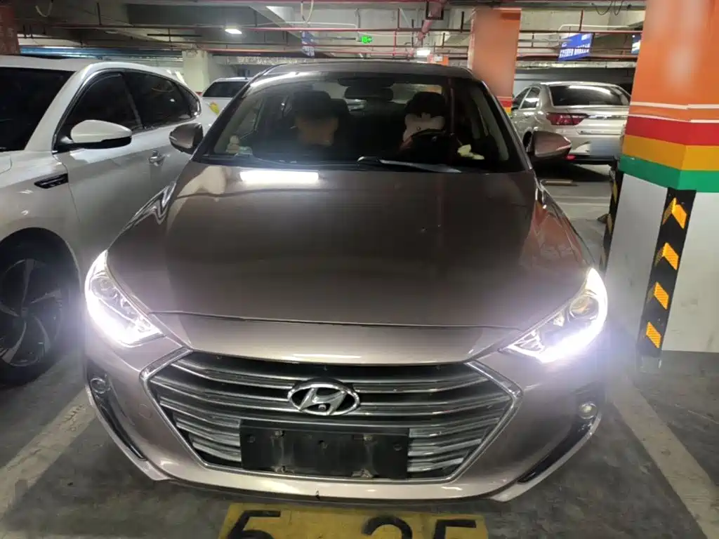 Hyundai Elantra — миниатюра 3