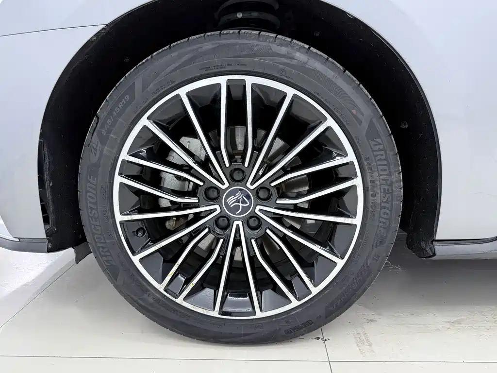 BYD Han — миниатюра 18