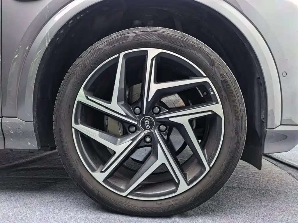 Audi Q6L e-tron — миниатюра 23