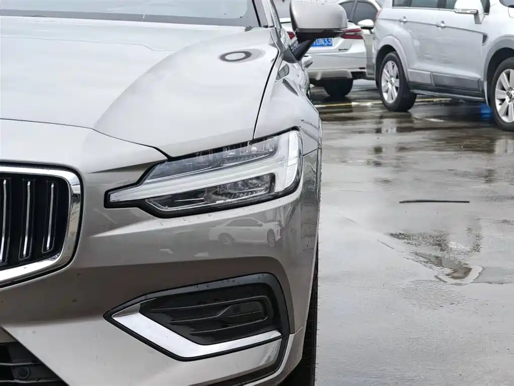 Volvo V60 2021 B5 Luxury