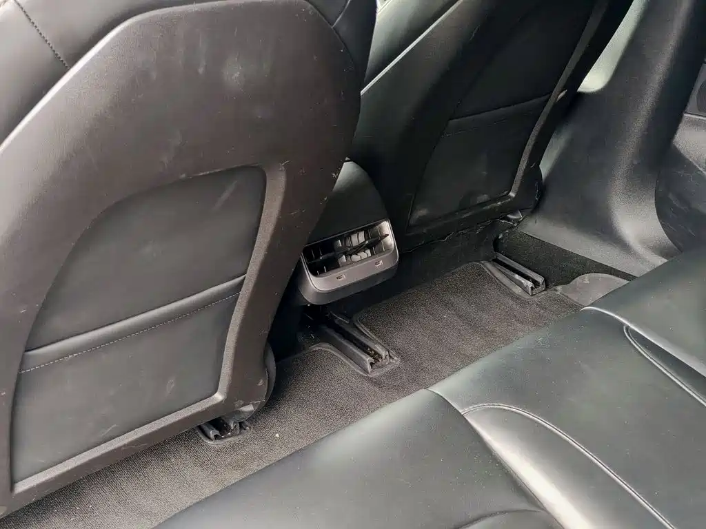Tesla Model 3 — миниатюра 9