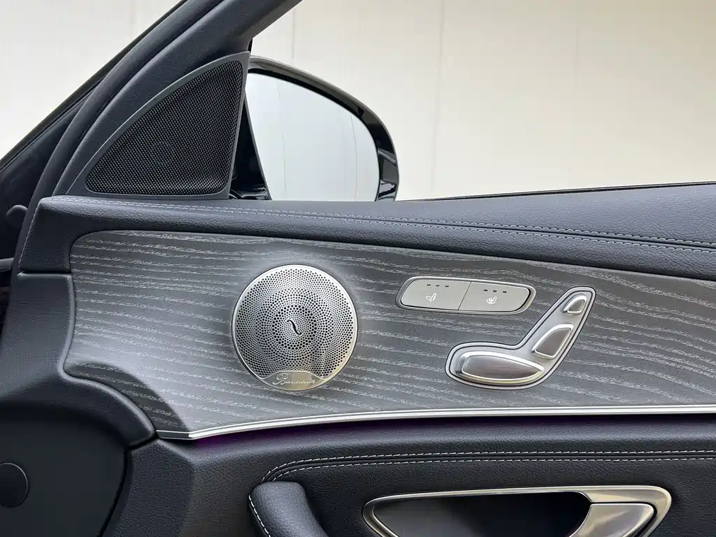 Mercedes-Benz E-Class — миниатюра 11