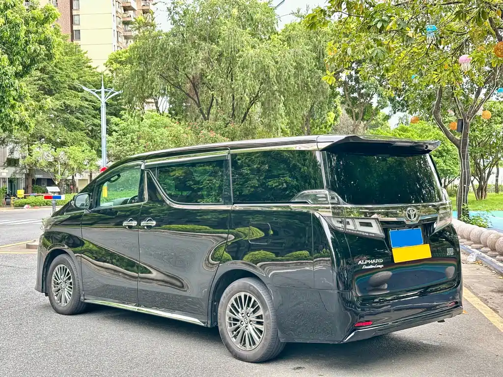 Toyota Vellfire — миниатюра 4