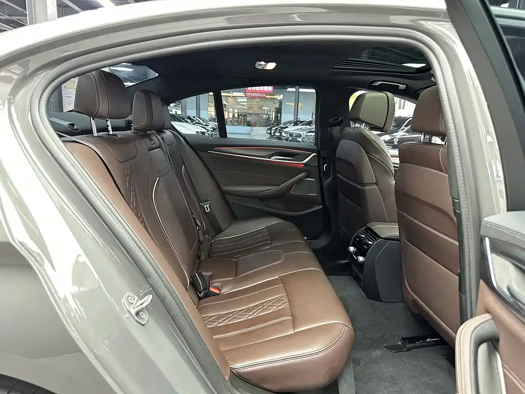 BMW 5 Series (Import) — миниатюра 7