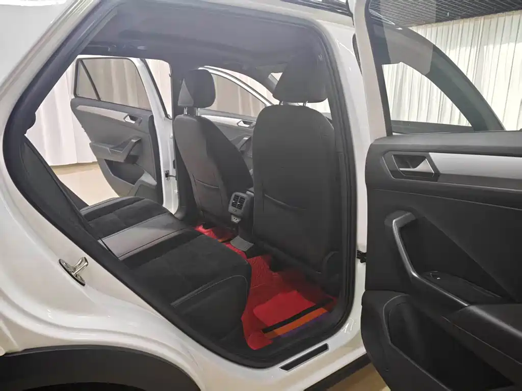 Volkswagen T-Roc — миниатюра 10