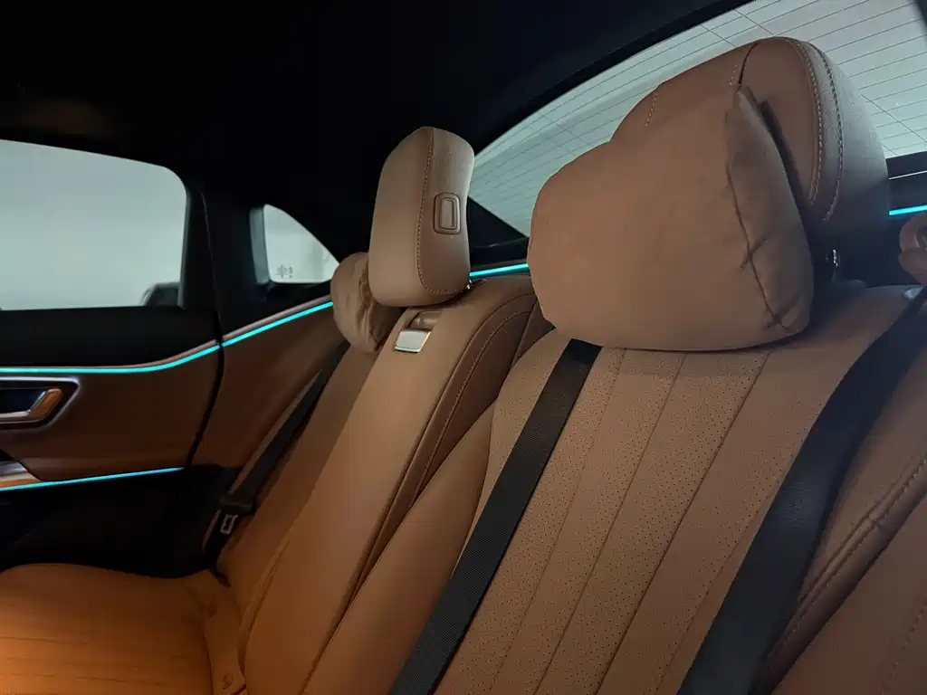 Mercedes-Benz E-Class — миниатюра 13