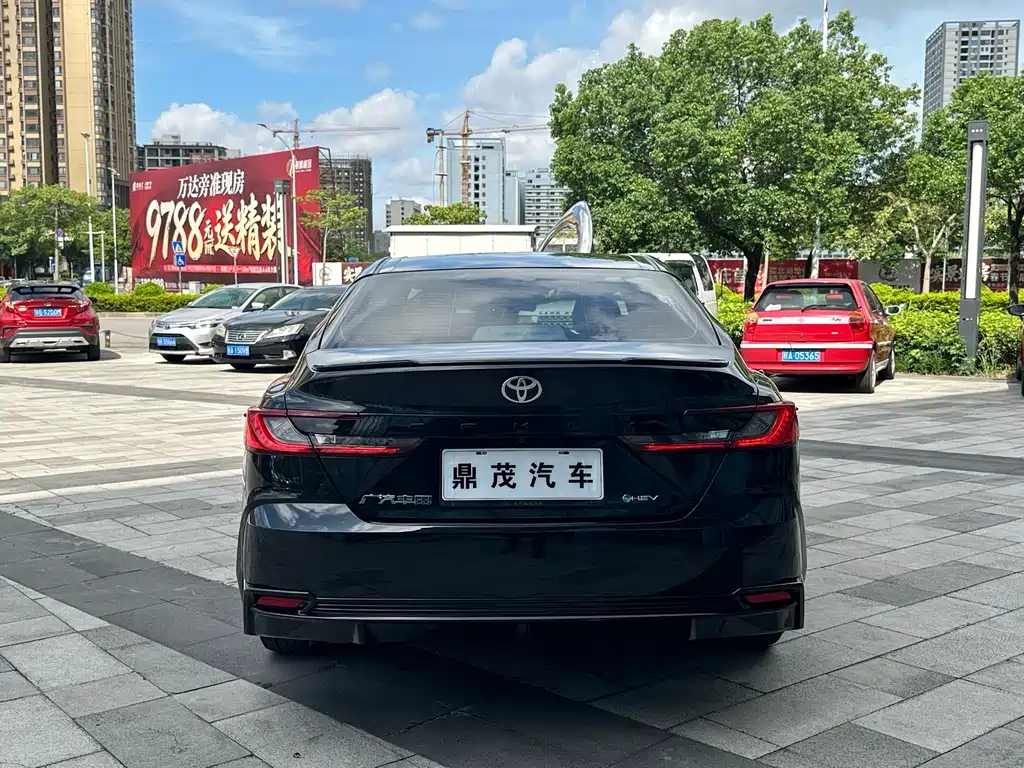Toyota Camry — миниатюра 4