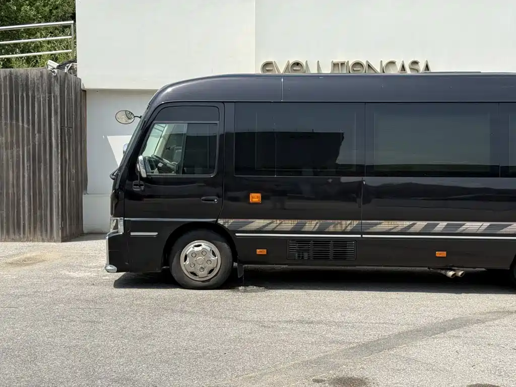Toyota Coaster — миниатюра 5