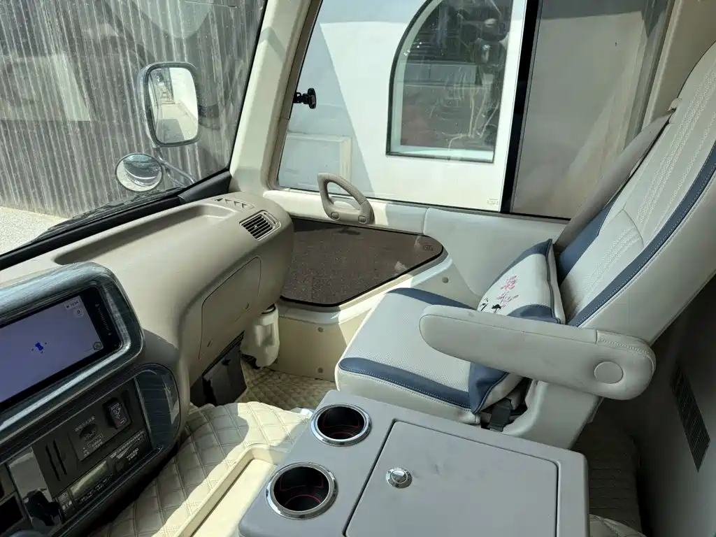 Toyota Coaster — миниатюра 11