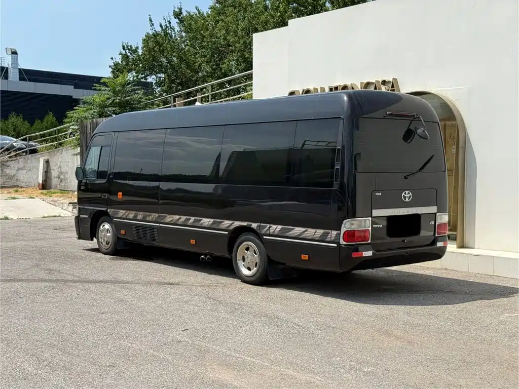 Toyota Coaster — миниатюра 8