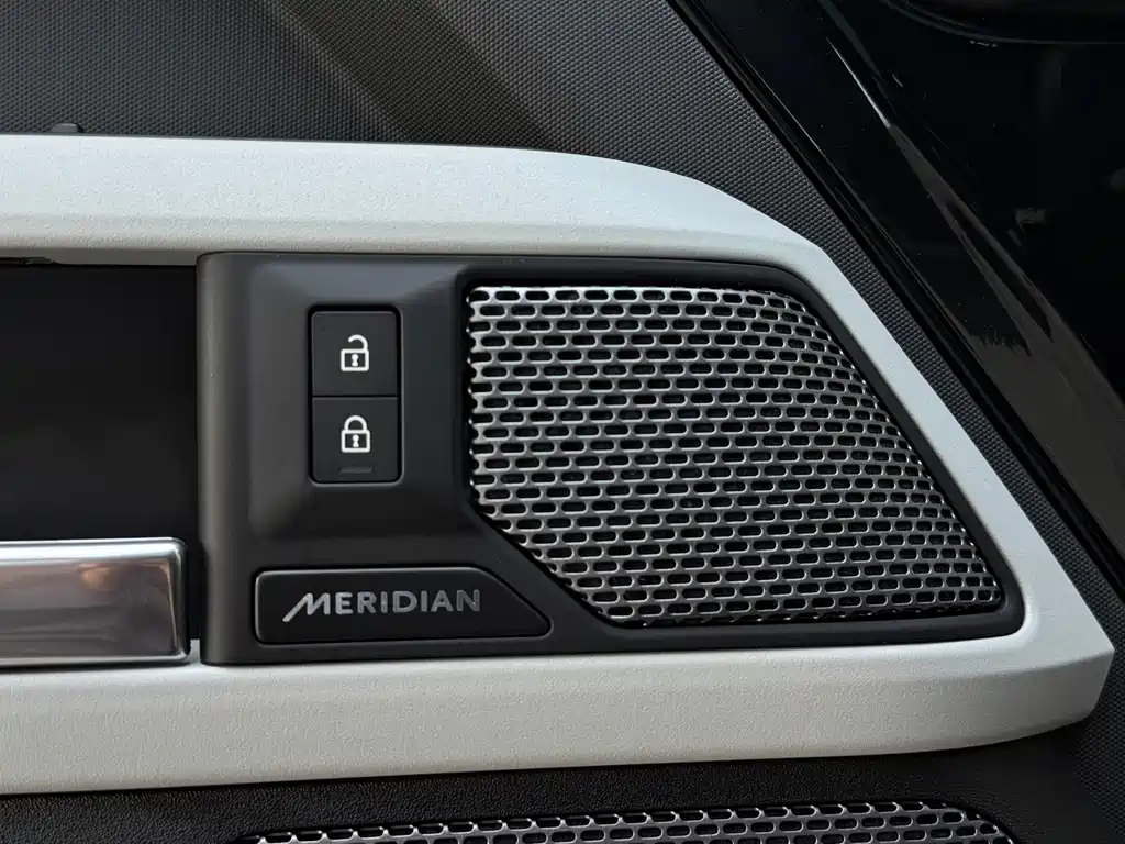 Land Rover Defender — миниатюра 17