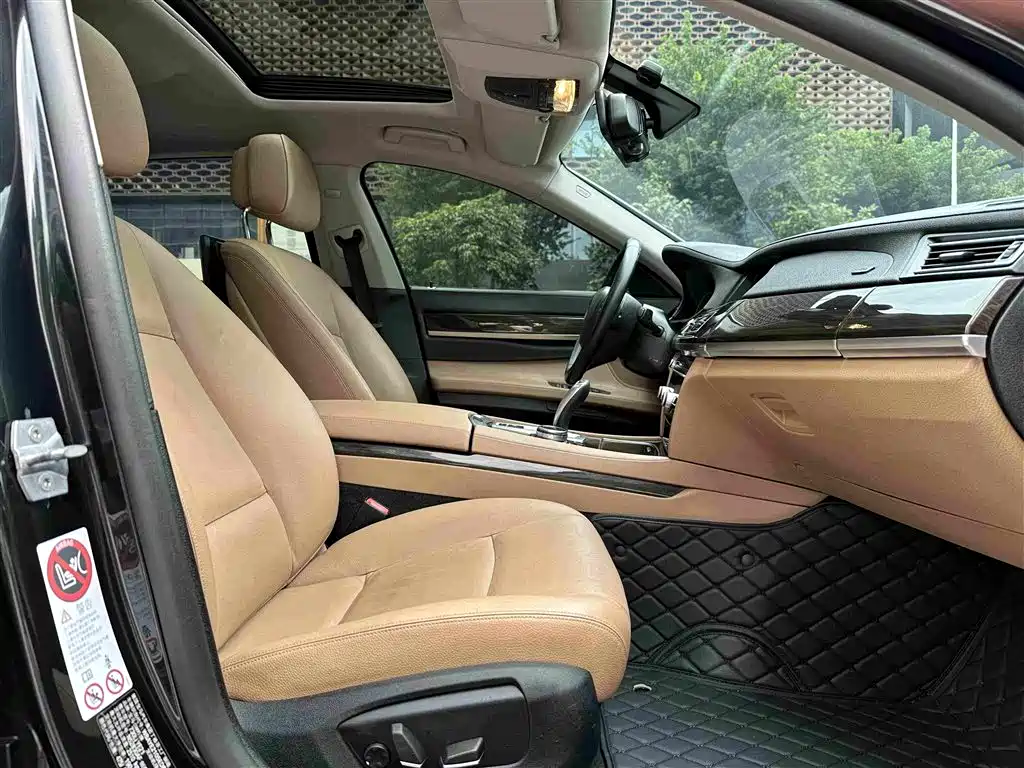 BMW 7 Series — миниатюра 6
