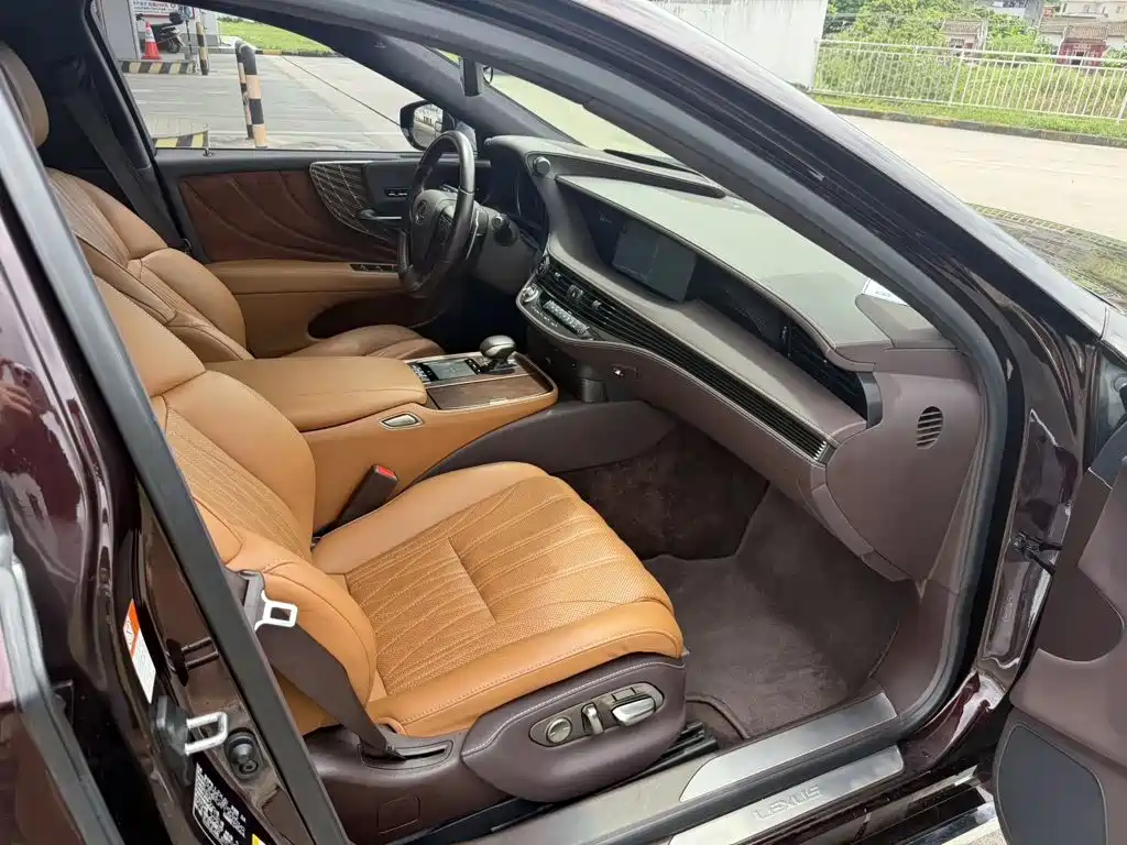 Lexus LS — миниатюра 6