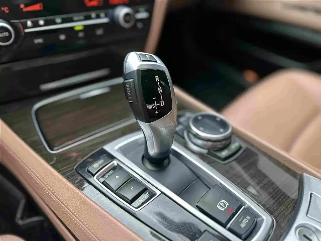 BMW 7 Series — миниатюра 15