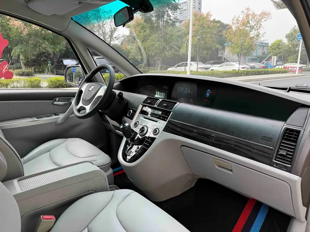 Luxgen Big 7 MPV — миниатюра 13