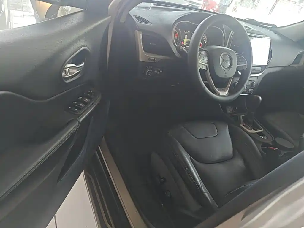 Jeep Cherokee — миниатюра 16