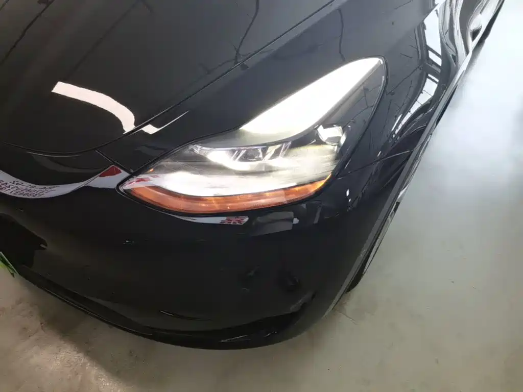 Tesla Model Y — миниатюра 24