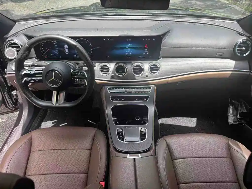 Mercedes-Benz E-Class — миниатюра 7