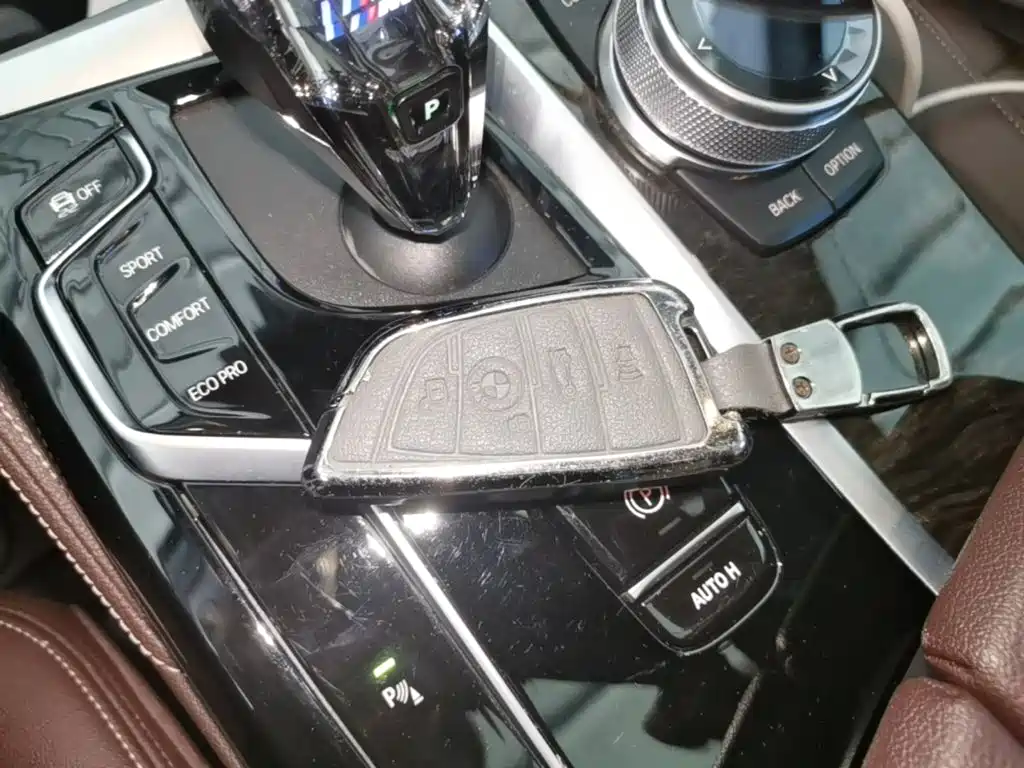 BMW 5 Series — миниатюра 9