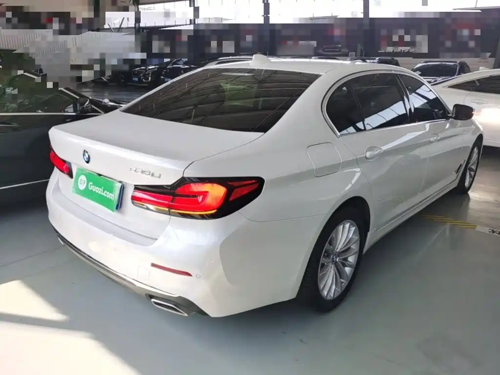 BMW 5 Series — миниатюра 7