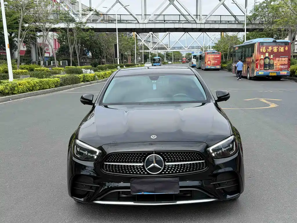 Mercedes-Benz E-Class — миниатюра 2