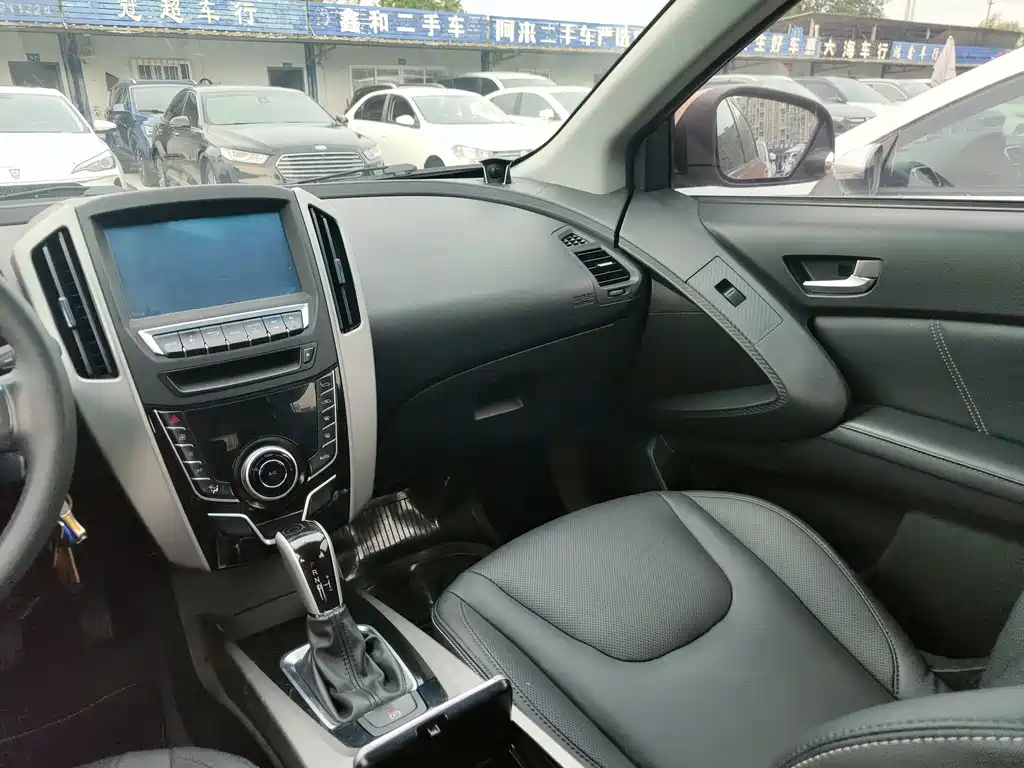 Luxgen U6 — миниатюра 10